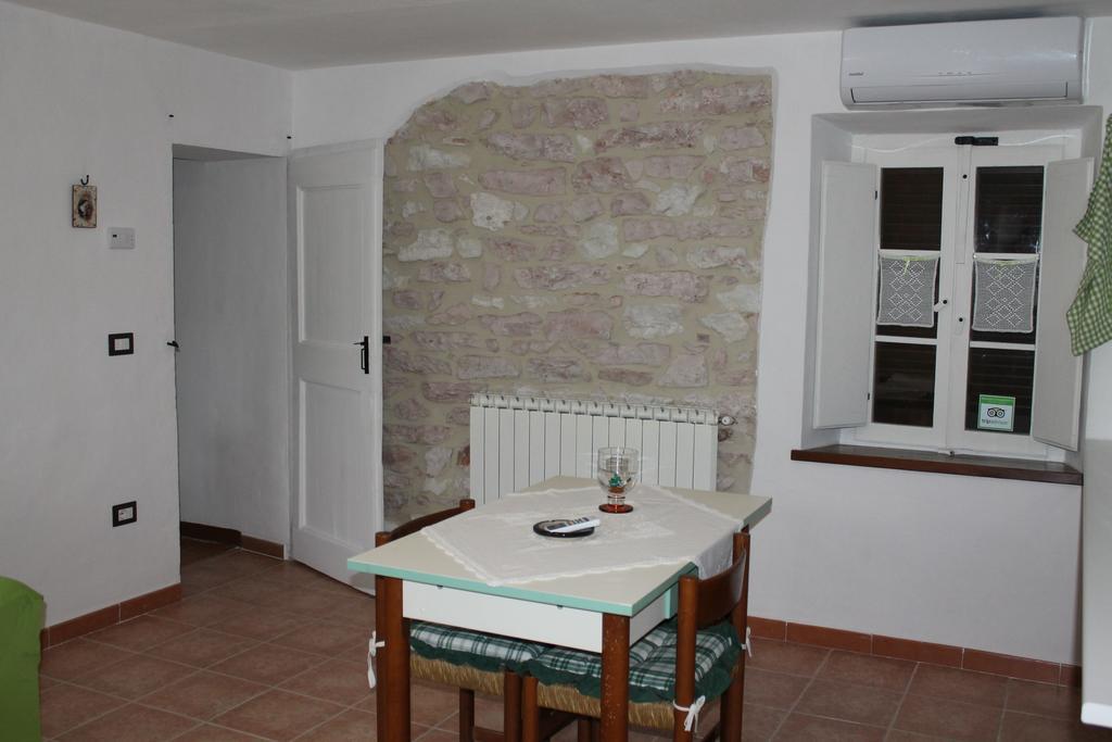 B&B Il Poggetto Serra SantʼAbbondio Zimmer foto