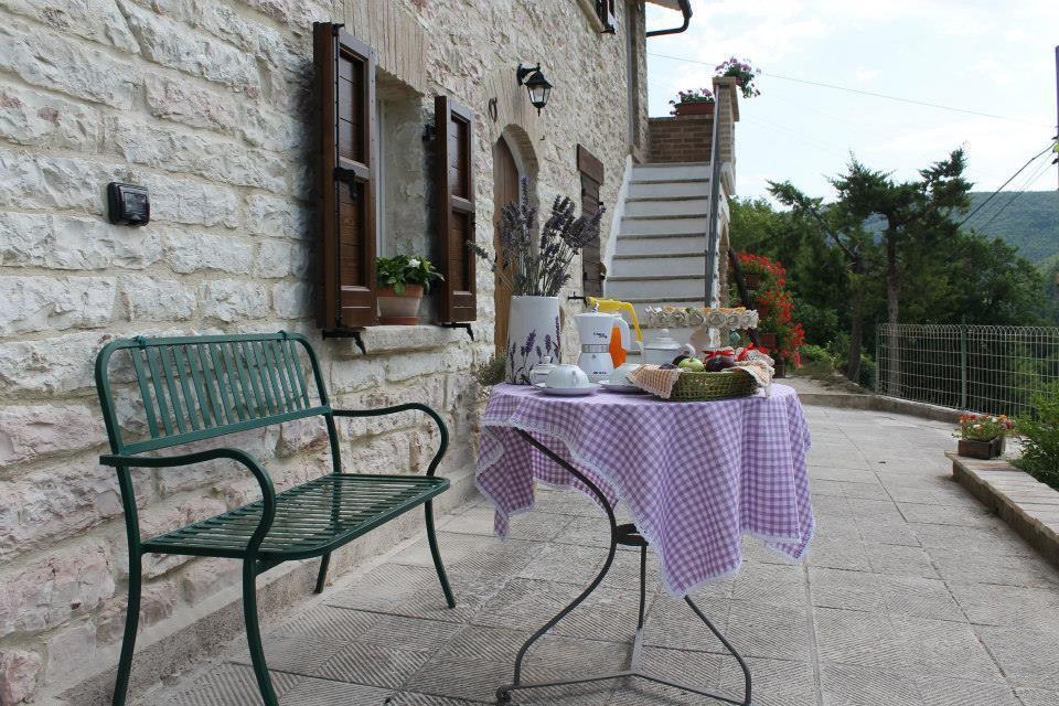 B&B Il Poggetto Serra SantʼAbbondio Exterior foto